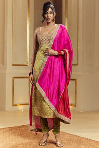 The Noorani Kurti Set