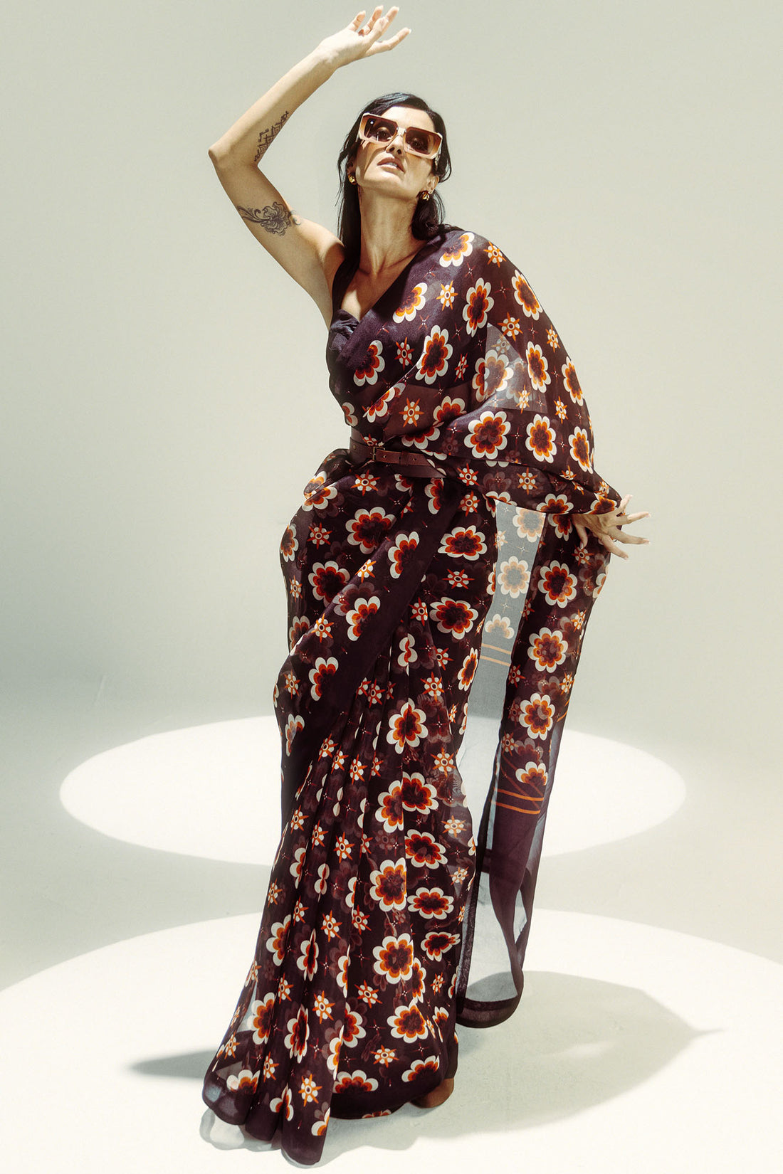 Retro Floral Brown Saree