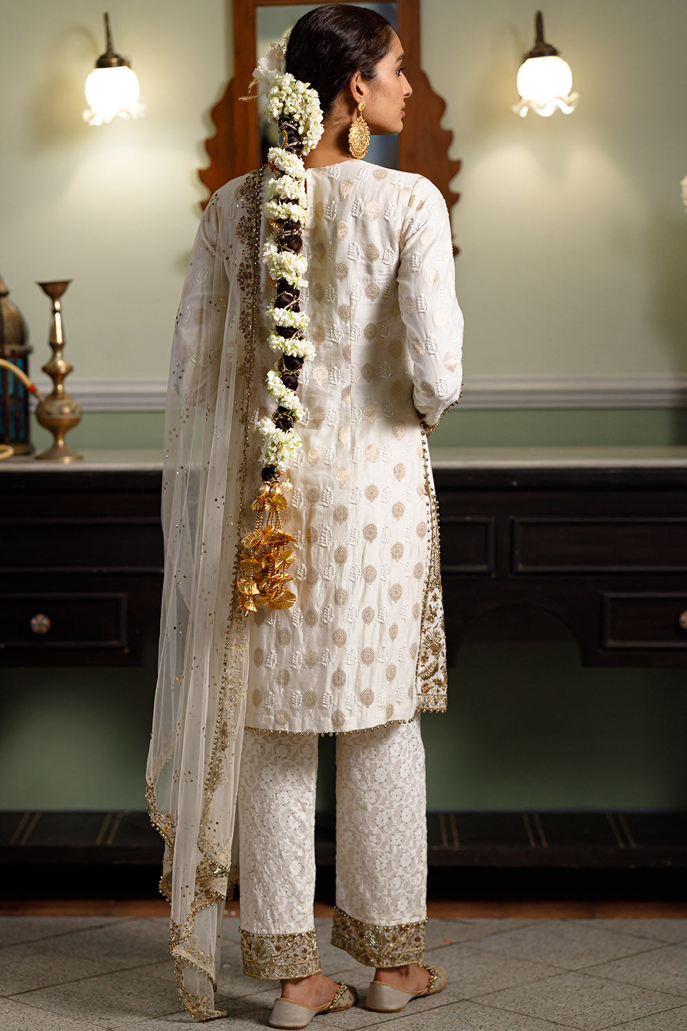Gauhar Off White Kurta And Straight Pant Set