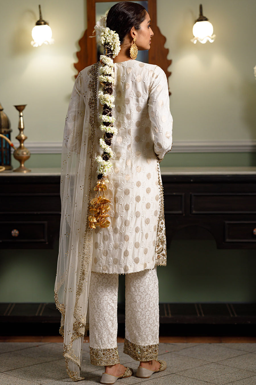Gauhar Off White Kurta And Straight Pant Set