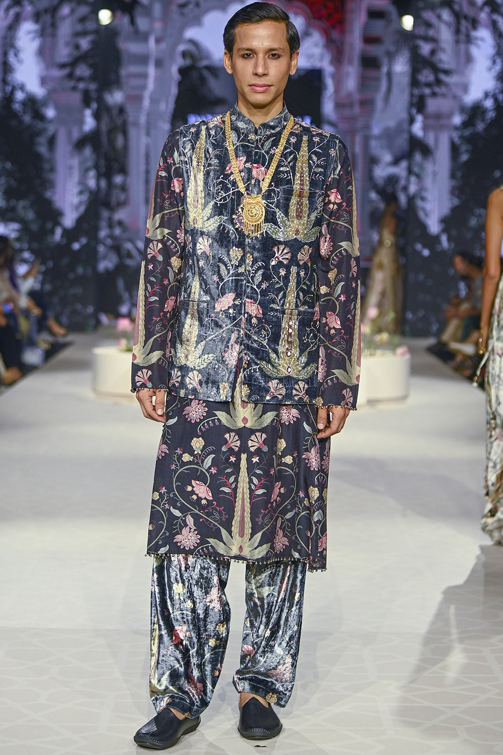 Black Forest Whisper Bandi And Kurta With Patiala Salwar